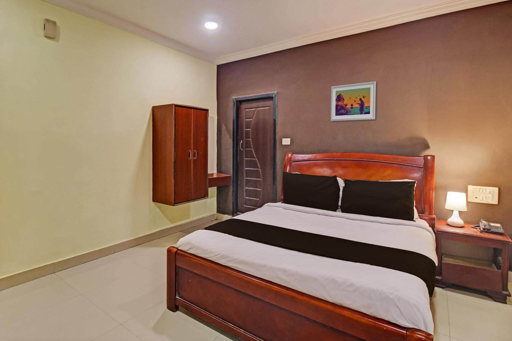Hotel O Ruma Near Nampally Railway Station Hyderabad Exterior foto