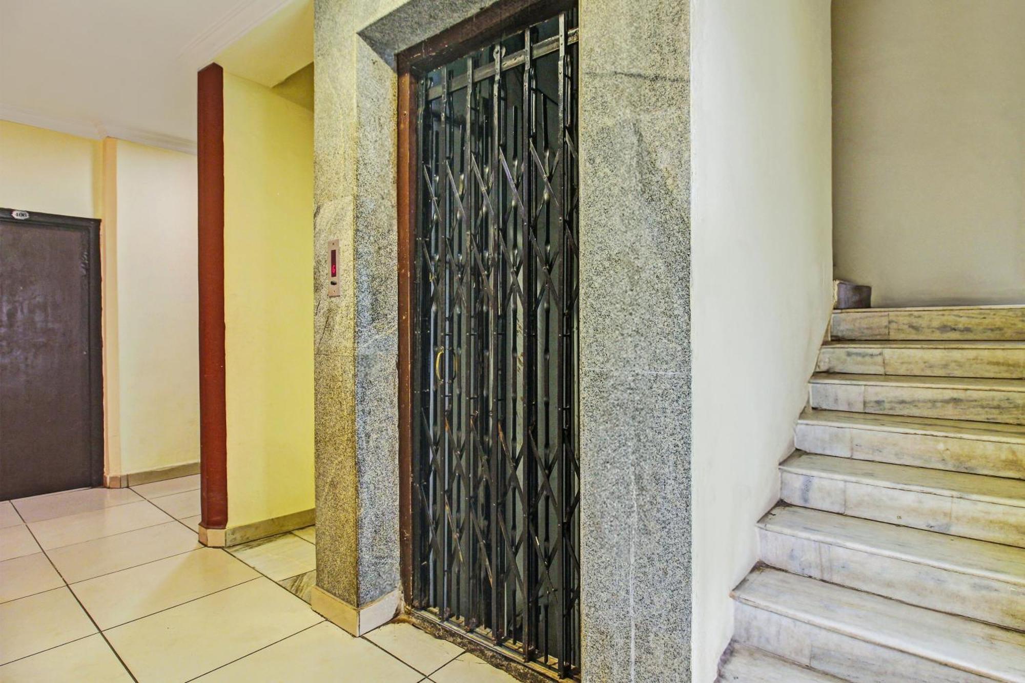 Hotel O Ruma Near Nampally Railway Station Hyderabad Exterior foto