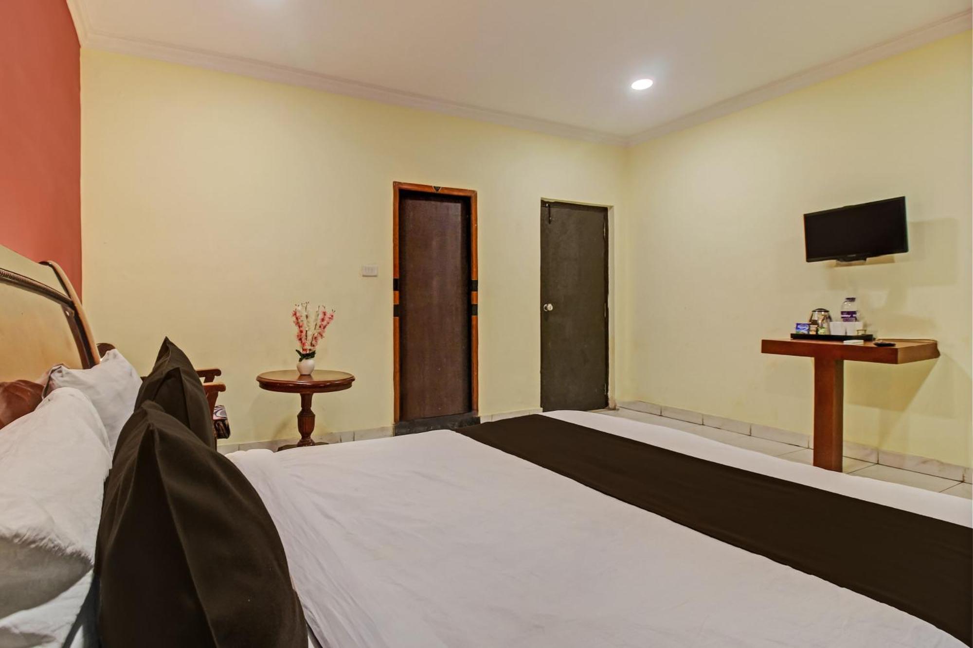 Hotel O Ruma Near Nampally Railway Station Hyderabad Exterior foto